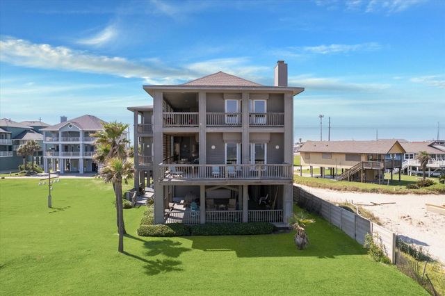 1 Blue Heron Cir Drive, Jamaica Beach, TX 77554