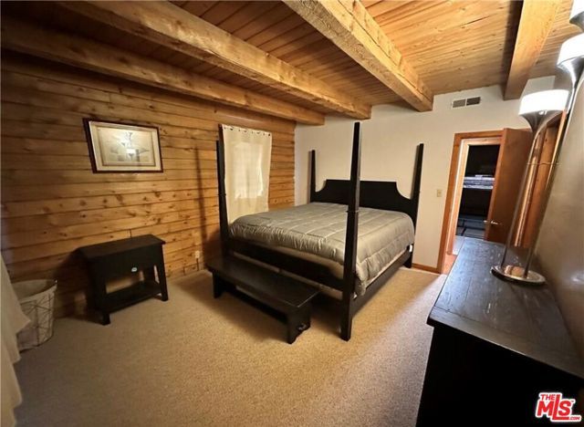 23387 Knapps Cutoff, Crestline, CA 92325