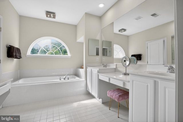 7153 COMRIE CT, Warrenton, VA 20187