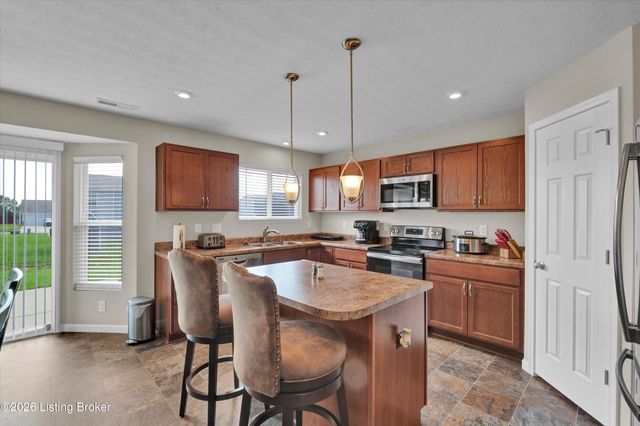 148 Hubbards Crossing Dr, Mt Washington, KY 40047