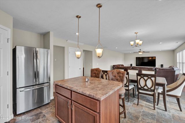 148 Hubbards Crossing Dr, Mt Washington, KY 40047