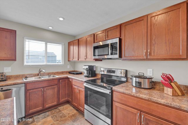 148 Hubbards Crossing Dr, Mt Washington, KY 40047