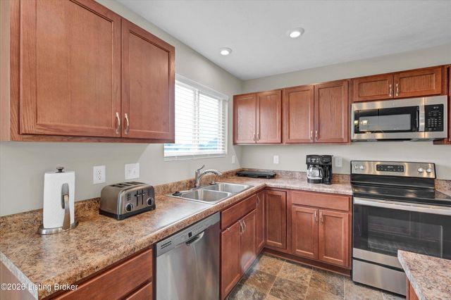 148 Hubbards Crossing Dr, Mt Washington, KY 40047