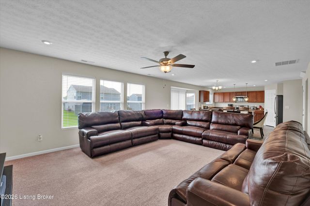 148 Hubbards Crossing Dr, Mt Washington, KY 40047
