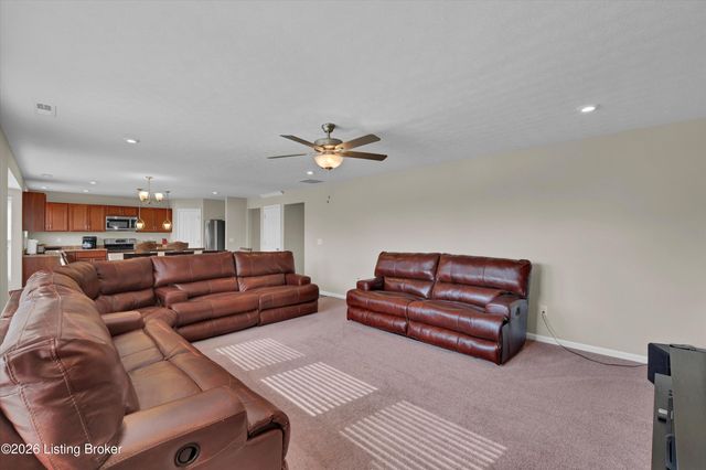 148 Hubbards Crossing Dr, Mt Washington, KY 40047