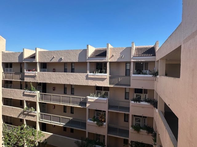 6800 Cypress Road 514, Plantation, FL 33317