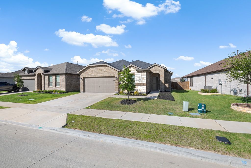 179 Dogwood Avenue, Rhome, TX 76078