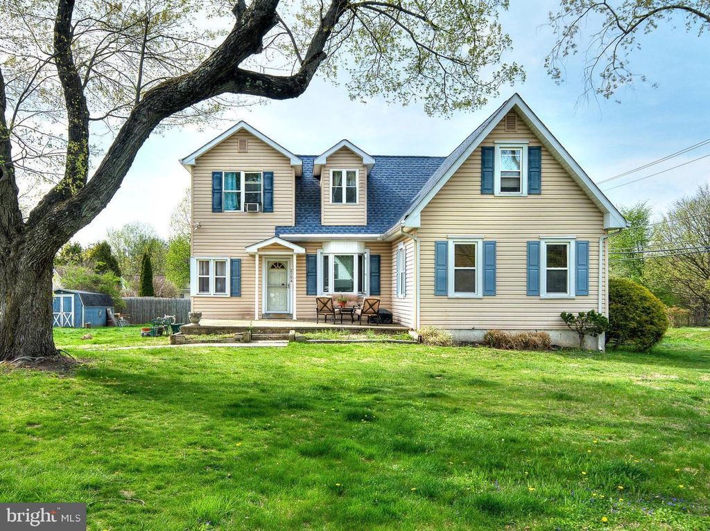 2194 HARMONY LN, Jamison, PA 18929