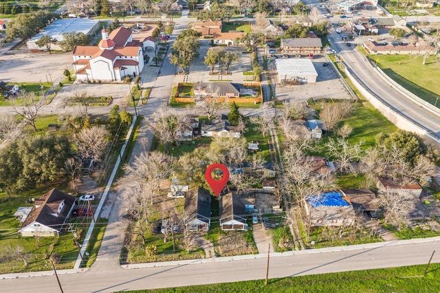 1605 Walnut Avenue, Rosenberg, TX 77471