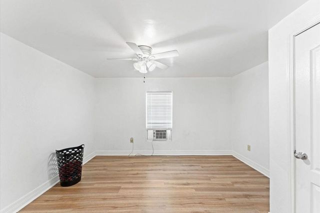 1605 Walnut Avenue, Rosenberg, TX 77471