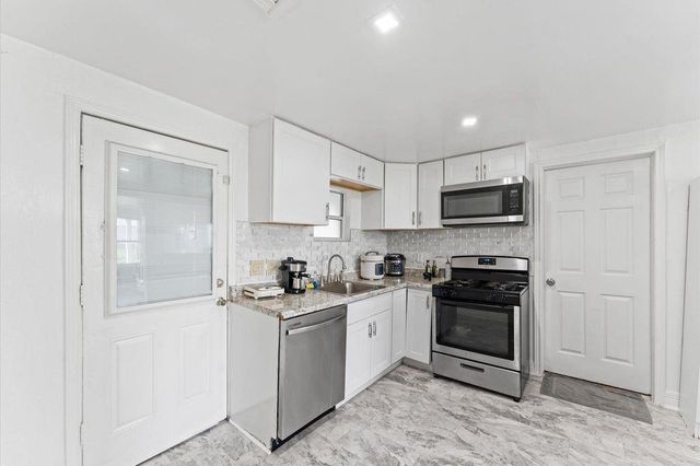 1605 Walnut Avenue, Rosenberg, TX 77471