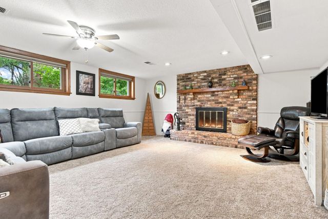 861 Willow Ridge 1, Hudson, WI 54016