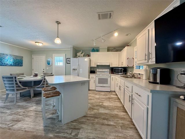 124 E SAINT ANNES CIRCLE, Apollo Beach, FL 33572