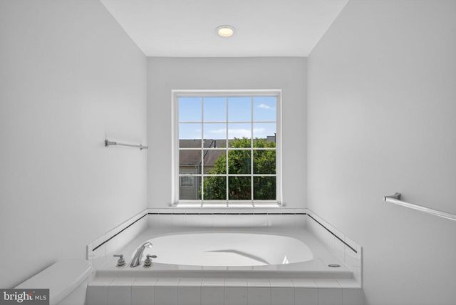 13597 BIG BOULDER RD, Herndon, VA 20171