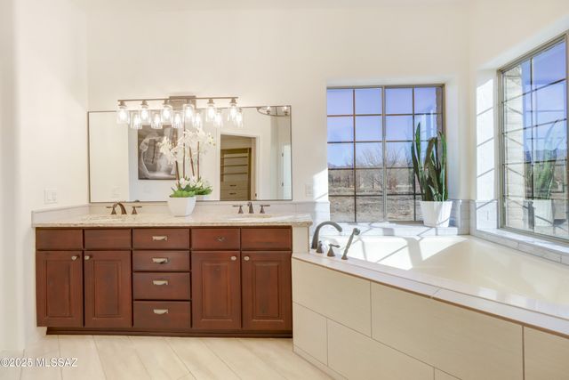 6555 E Foresight Road, Sahuarita, AZ 85629