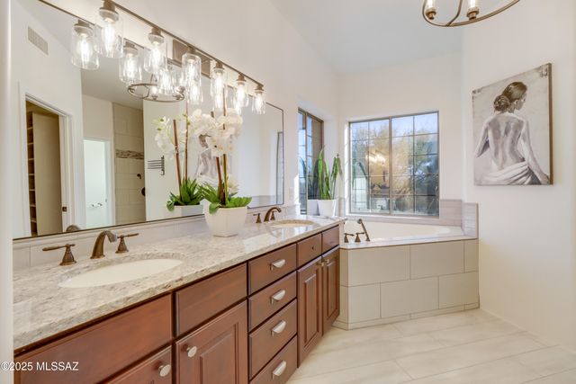 6555 E Foresight Road, Sahuarita, AZ 85629