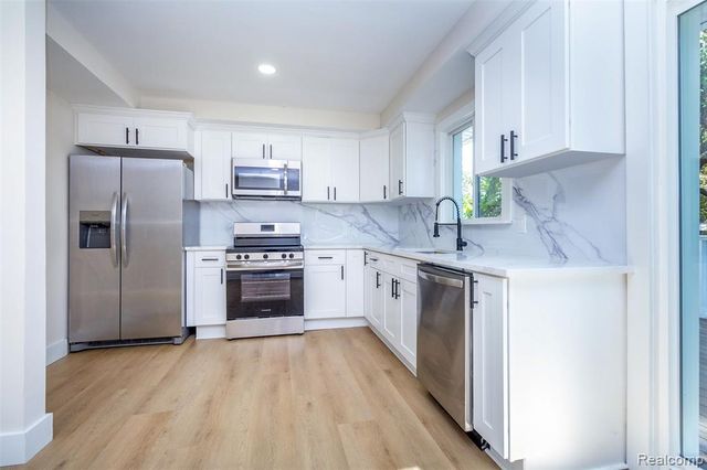 177 Avery Street, Clinton Township, MI 48036