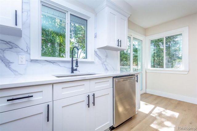 177 Avery Street, Clinton Township, MI 48036