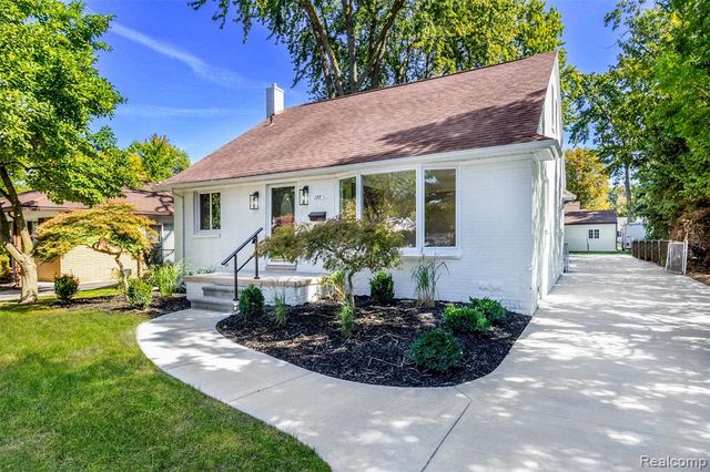 177 Avery Street, Clinton Township, MI 48036