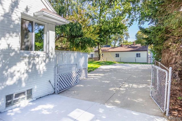 177 Avery Street, Clinton Township, MI 48036