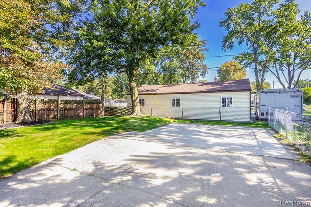 177 Avery Street, Clinton Township, MI 48036