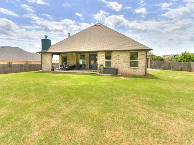 5532 Red Fox Run, Guthrie, OK 73044