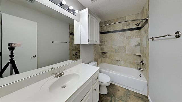 4105 Windward Way, Yukon, OK 73099