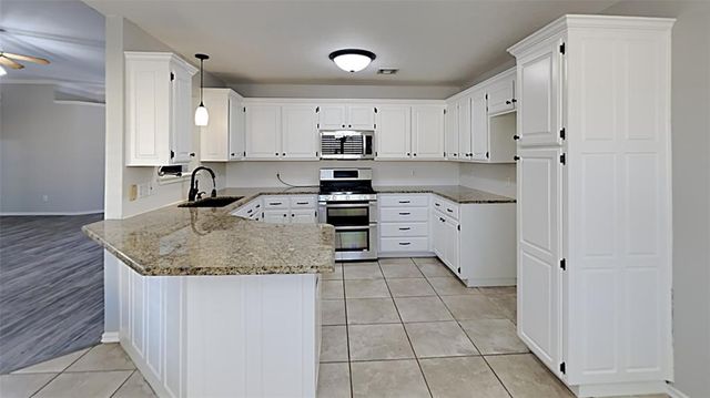 4105 Windward Way, Yukon, OK 73099