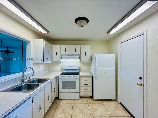 403 NW 68th Ave 419, Plantation, FL 33317