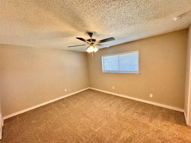 802 Las Palmas Drive, Grand Prairie, TX 75052