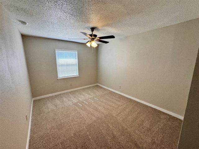 802 Las Palmas Drive, Grand Prairie, TX 75052