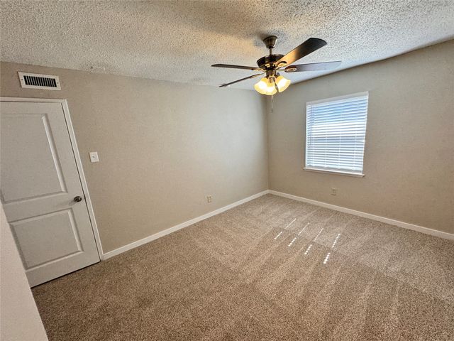 802 Las Palmas Drive, Grand Prairie, TX 75052