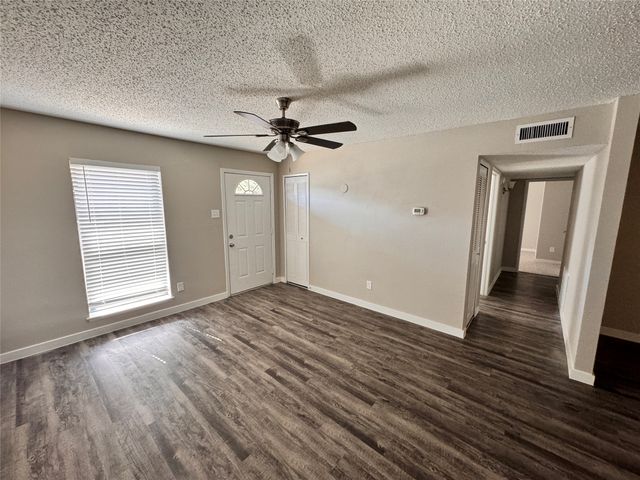 802 Las Palmas Drive, Grand Prairie, TX 75052