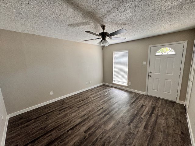 802 Las Palmas Drive, Grand Prairie, TX 75052