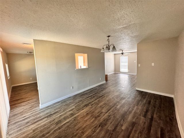 802 Las Palmas Drive, Grand Prairie, TX 75052