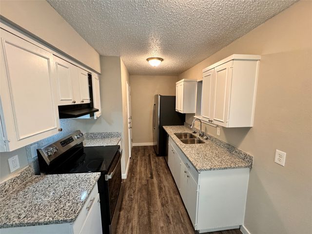 802 Las Palmas Drive, Grand Prairie, TX 75052