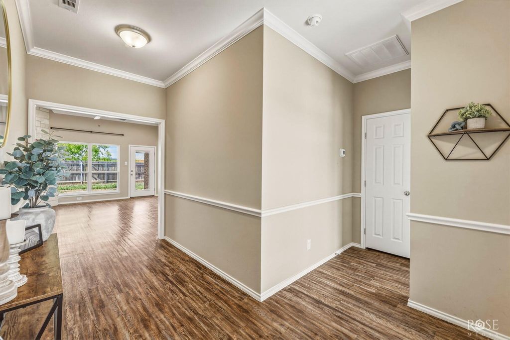 Image 3 of property listing at 5333 Coral Way, San Angelo, TX 76904