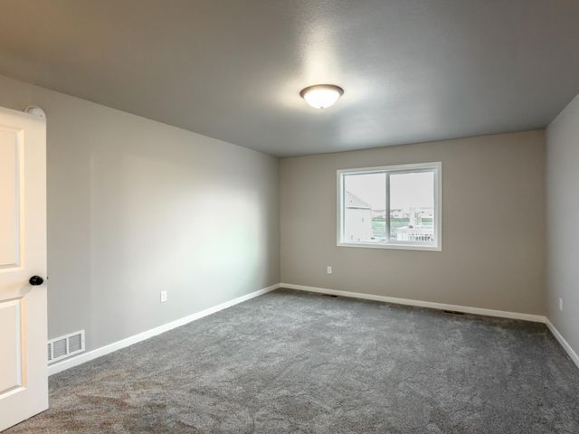 6227 87th Avenue S, Horace, ND 58047