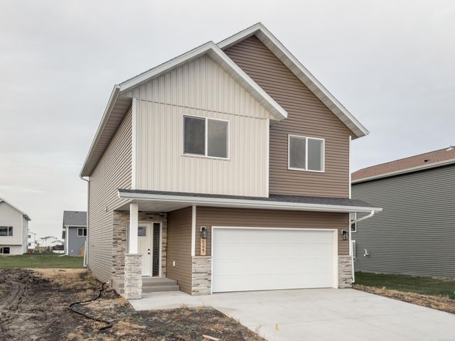 6227 87th Avenue S, Horace, ND 58047