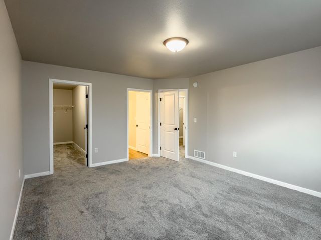 6227 87th Avenue S, Horace, ND 58047