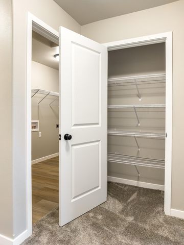 6227 87th Avenue S, Horace, ND 58047