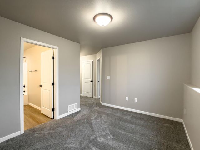 6227 87th Avenue S, Horace, ND 58047