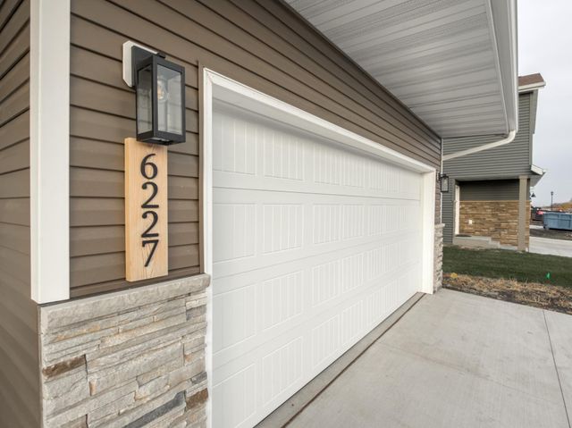 6227 87th Avenue S, Horace, ND 58047