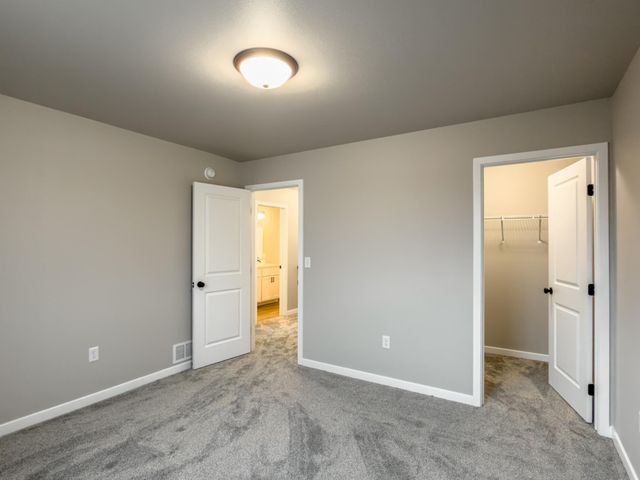 6227 87th Avenue S, Horace, ND 58047