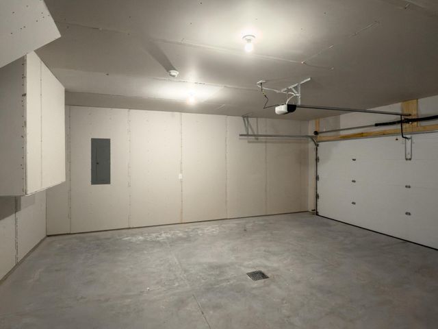 6227 87th Avenue S, Horace, ND 58047