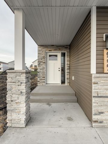 6227 87th Avenue S, Horace, ND 58047