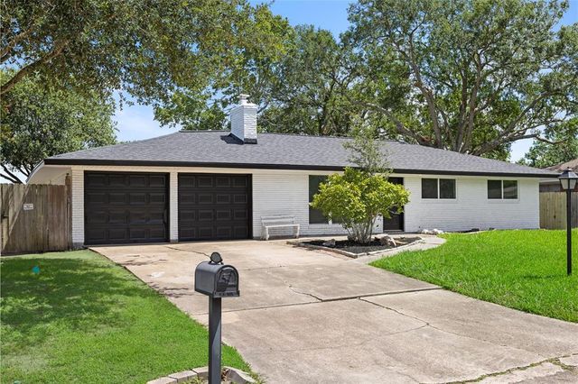 2302 Bayou Drive, League City, TX 77573