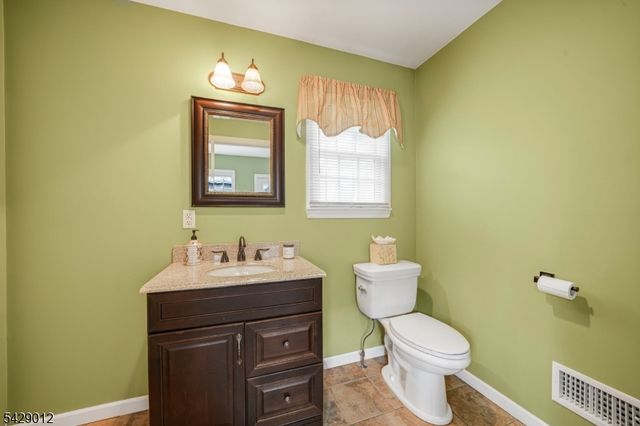 30 Oakley Way, Wayne Twp., NJ 07470