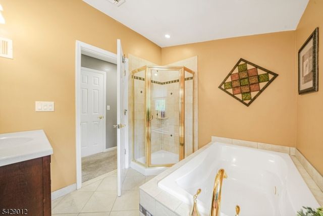 30 Oakley Way, Wayne Twp., NJ 07470