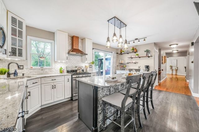 30 Oakley Way, Wayne Twp., NJ 07470